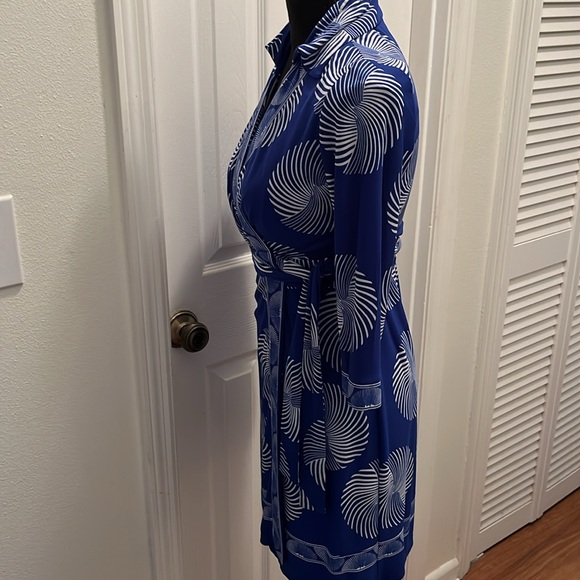 Sandra Darren gorgeous wrap dress - Picture 3 of 8